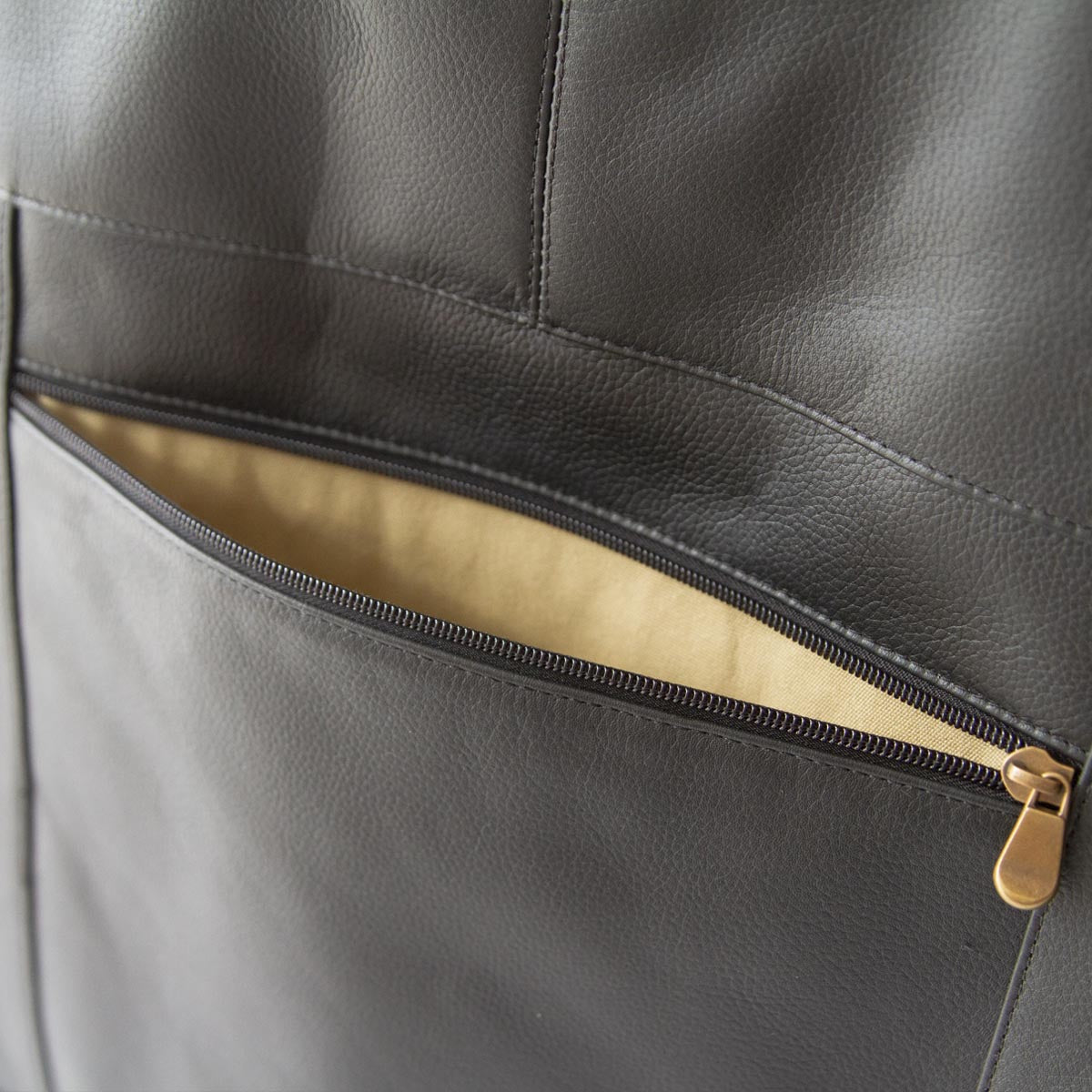 Hunt Garment Cover - Black